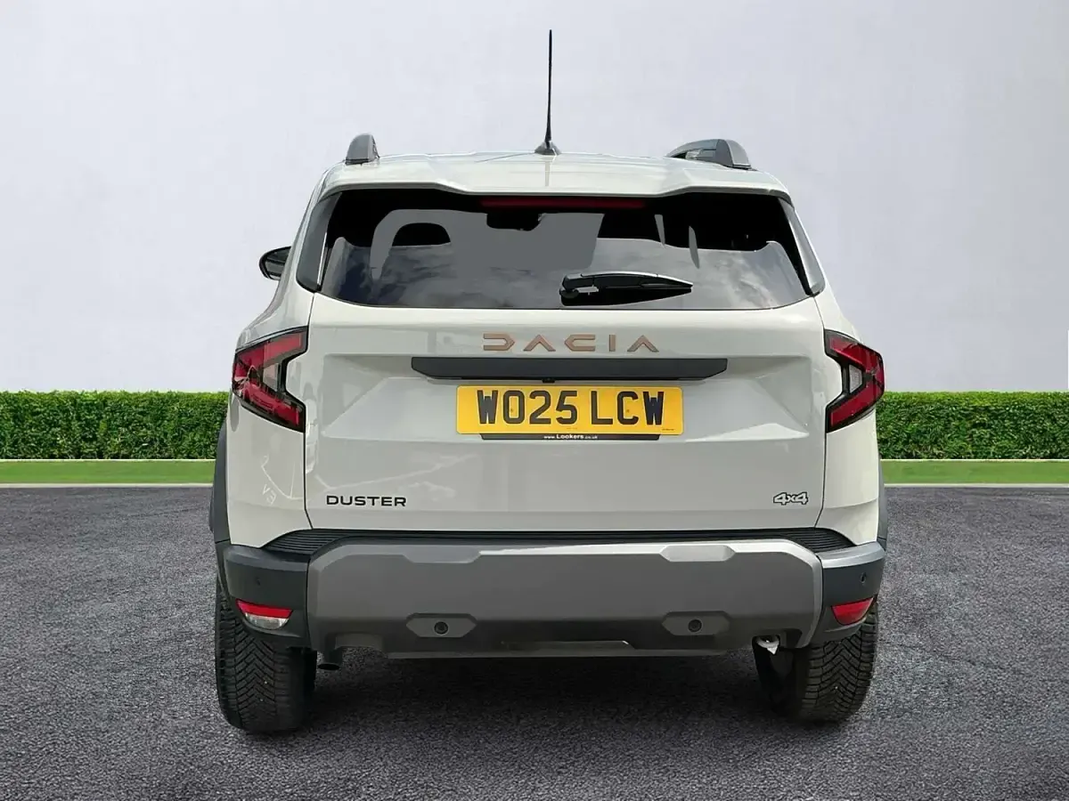 Used Dacia Duster Extreme 130 HP (95 kW) 2025 Cream Hatchback