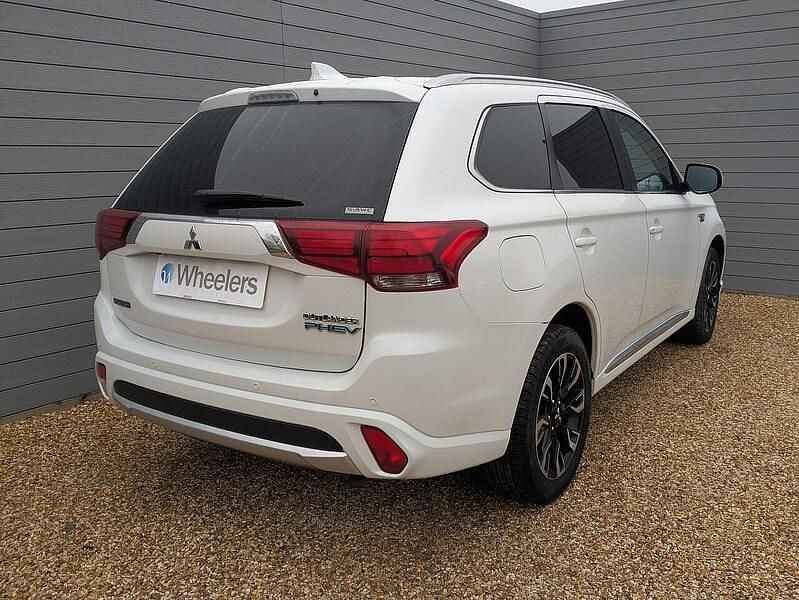 Używany Mitsubishi Outlander P-HEV 2018 Biały SUV