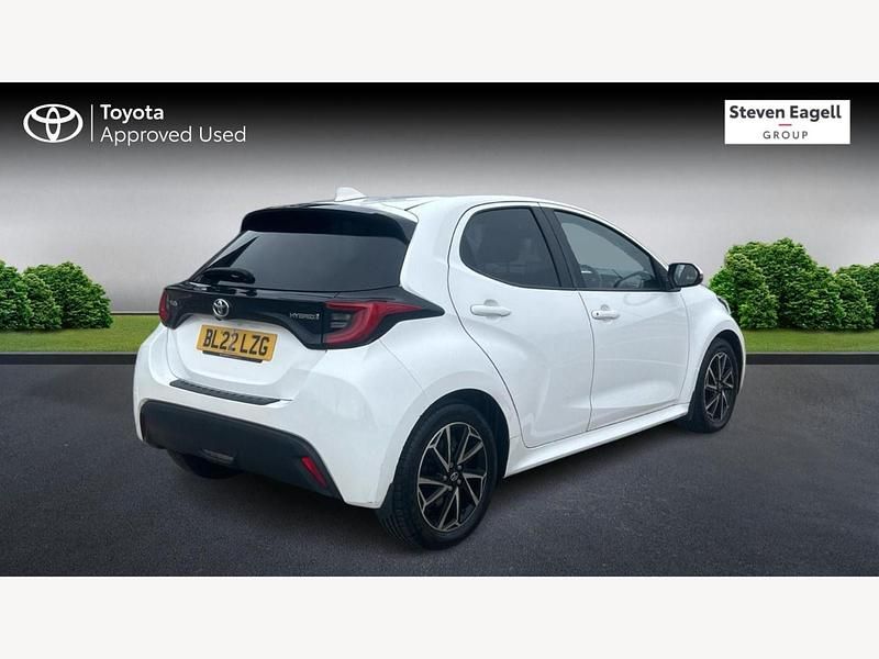 Used Toyota Yaris Hybrid Design 2022 White Hatchback