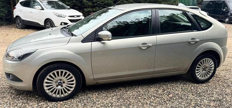 Used Ford Focus Titanium 110 HP (80 kW) 2010 Silver Hatchback