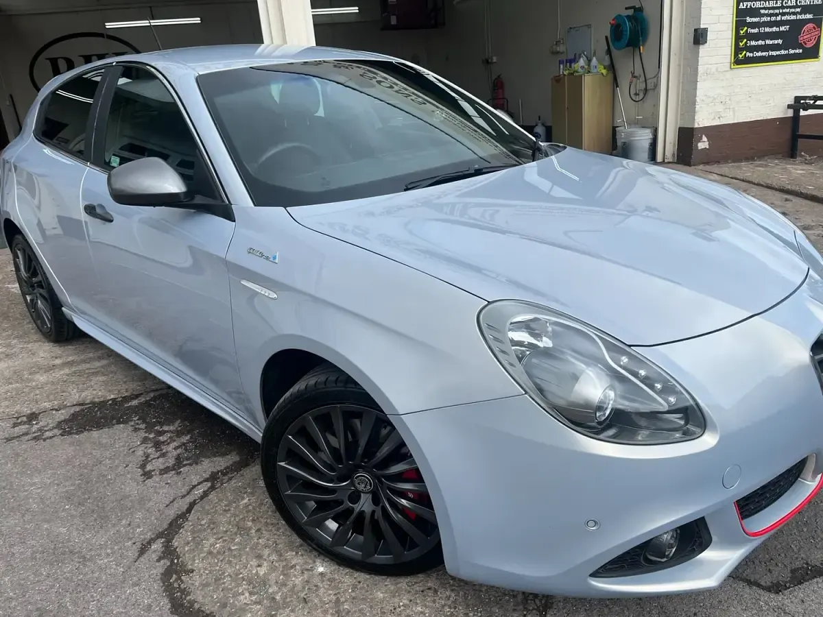 Used Alfa Romeo Giulietta Quadrifoglio Verde 170 HP (125 kW) 2015 White Hatchback