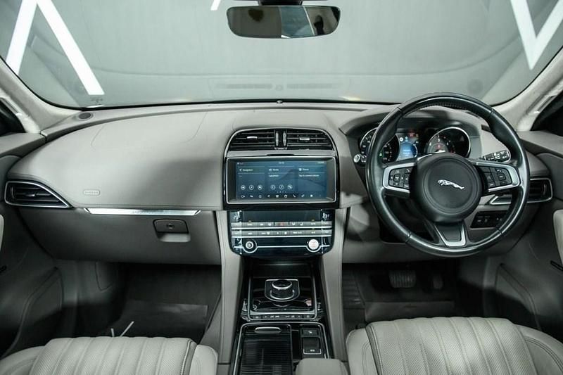 Used Jaguar F-Pace Portfolio 180 HP (132 kW) 2019 Blue SUV