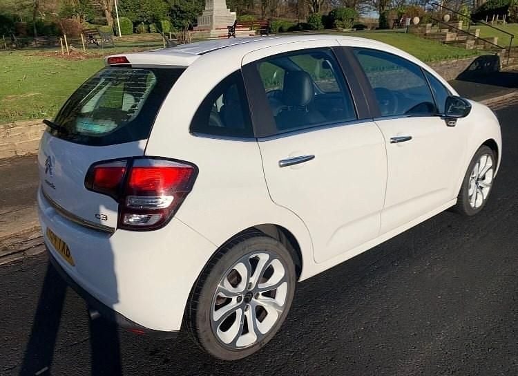 Used Citroën C3 SELECTION 2014 White Hatchback