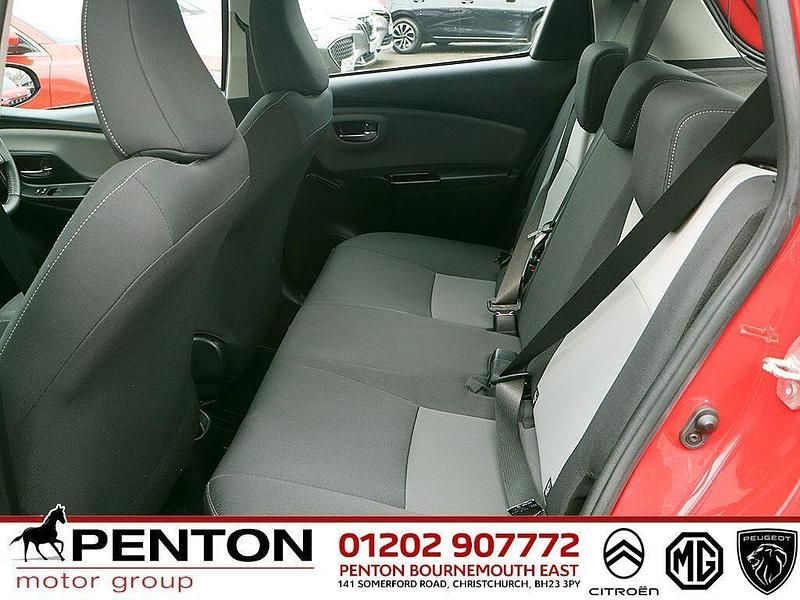 Second-hand Toyota Yaris Hybrid 2019 Roșu Hatchback