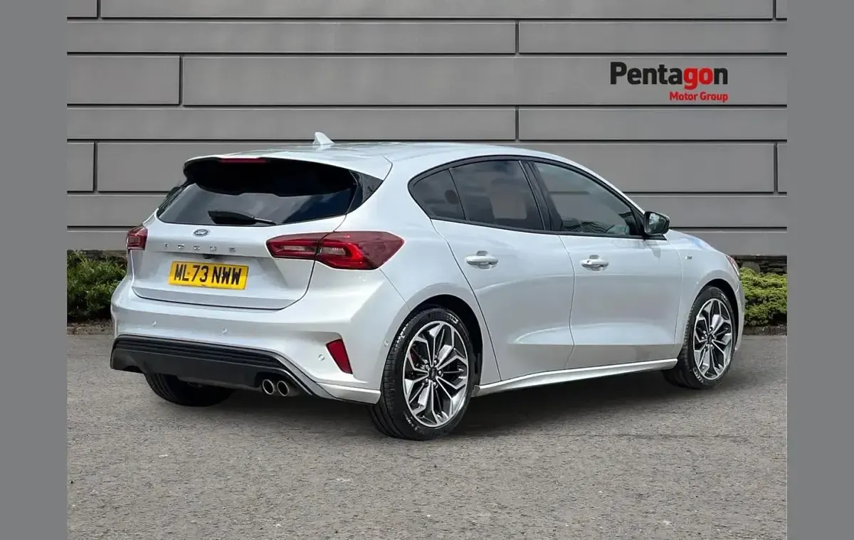 Used Ford Focus ST-Line X 123 HP (90 kW) 2023 Silver Hatchback