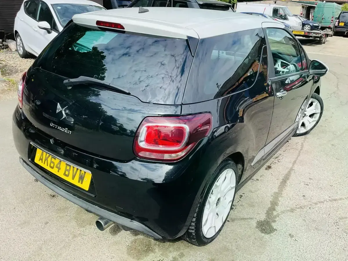 Usado Citroën DS3 PureTech 2015 Negro Utilitario