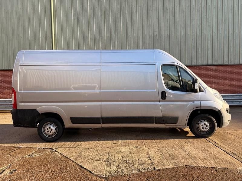 Used Citroën Relay 140 HP (102 kW) 2023 Grey Van