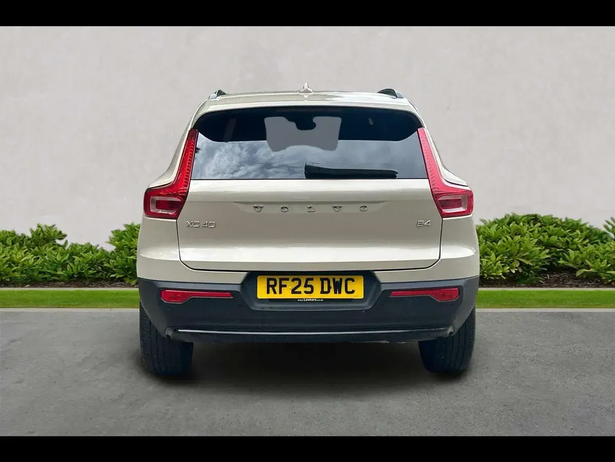 Used Volvo XC40 Plus 197 HP (144 kW) 2025 Gold SUV