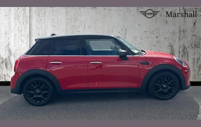 Usado Mini Cooper Classic 134 CV (98 kW) 2023 Rojo Utilitario