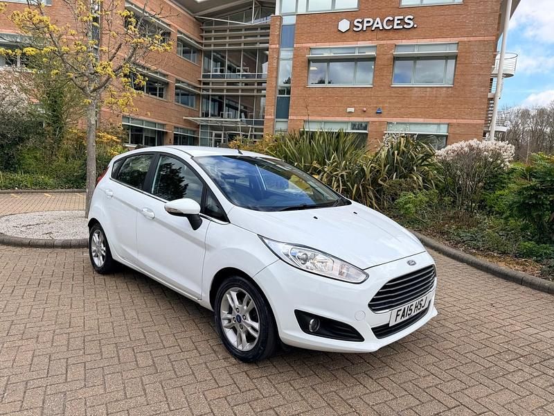Used Ford Fiesta Zetec 100 HP (73 kW) 2015 White Hatchback