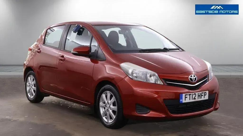 Used Toyota Yaris Multidrive S 99 HP (72 kW) 2012 Red Hatchback