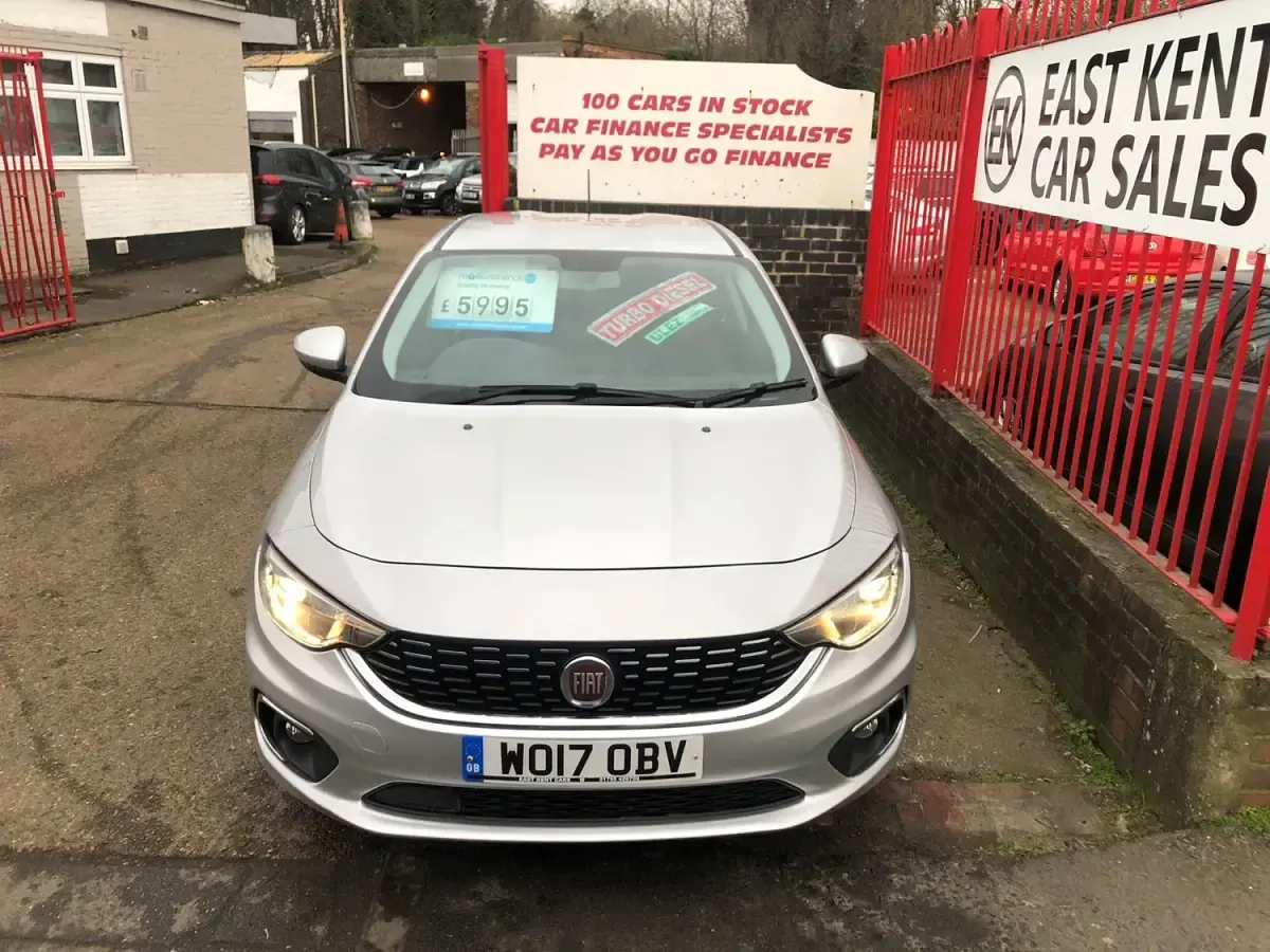 Usado Fiat Tipo Lounge 120 HP (88 kW) 2017 Prateado Citadino