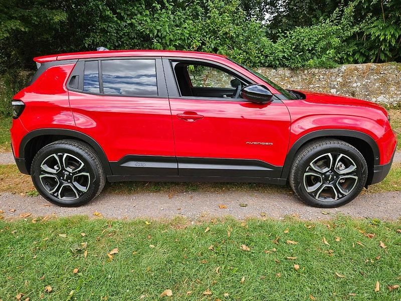 Used Jeep Avenger EV Summit 113 kW (154 HP) 2024 Red SUV