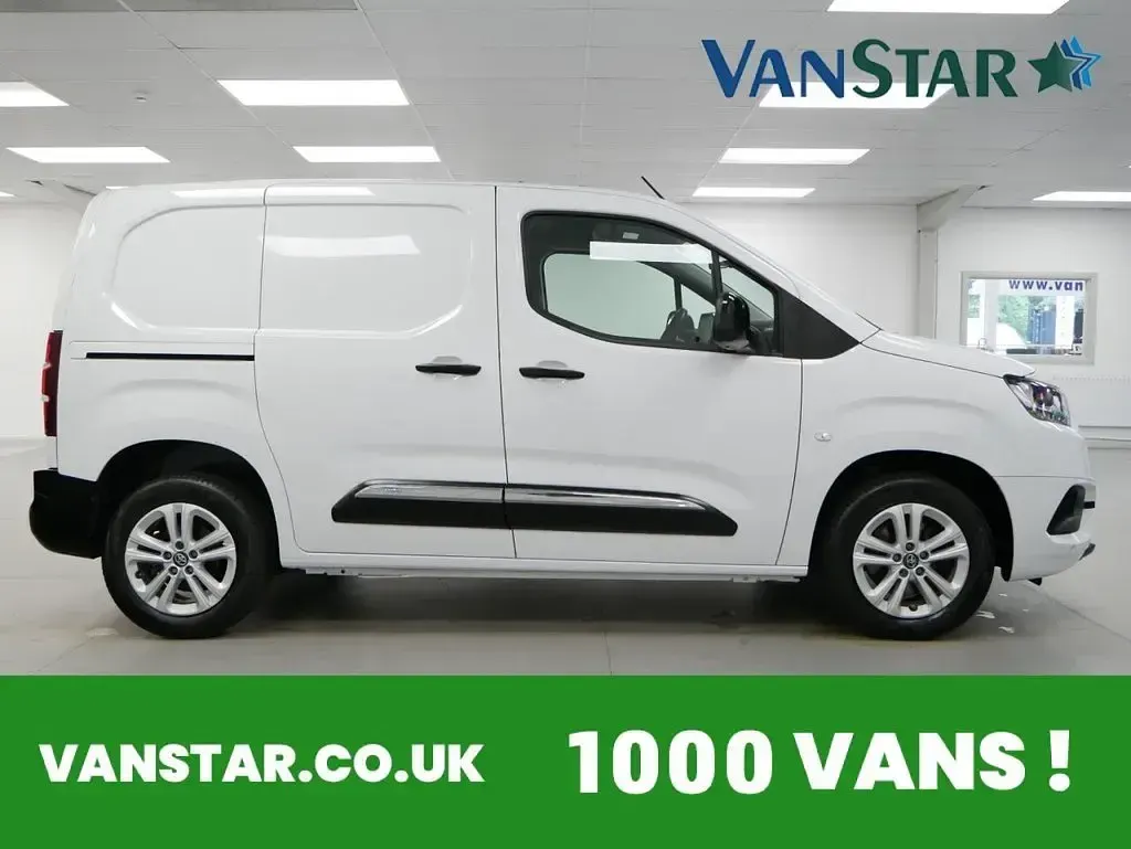 Used Toyota Proace Design 130 HP (95 kW) 2024 White MPV