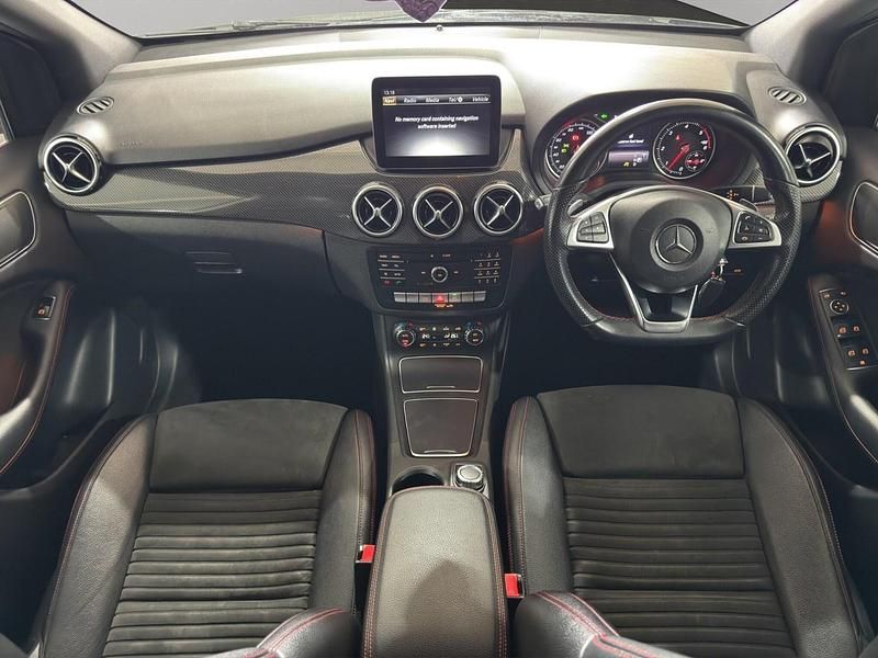 Begagnad Mercedes B200 AMG line 2017 Vit Minibuss