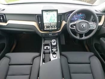 New Volvo XC60 Plus 250 HP (183 kW) 2025 White SUV