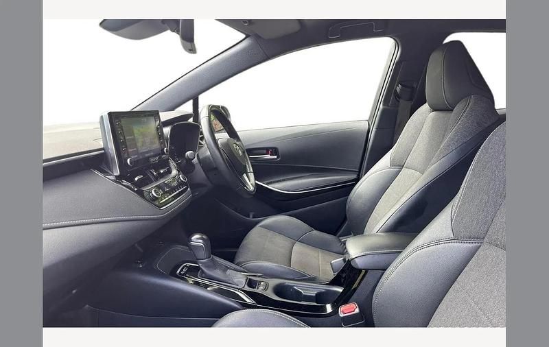 Used Toyota Corolla Design 122 HP (89 kW) 2021 Grey Hatchback