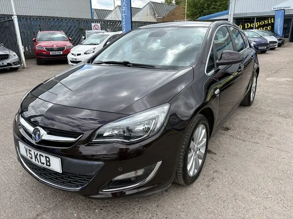 Used Vauxhall Astra Elite 115 HP (84 kW) 2014 Brown Hatchback