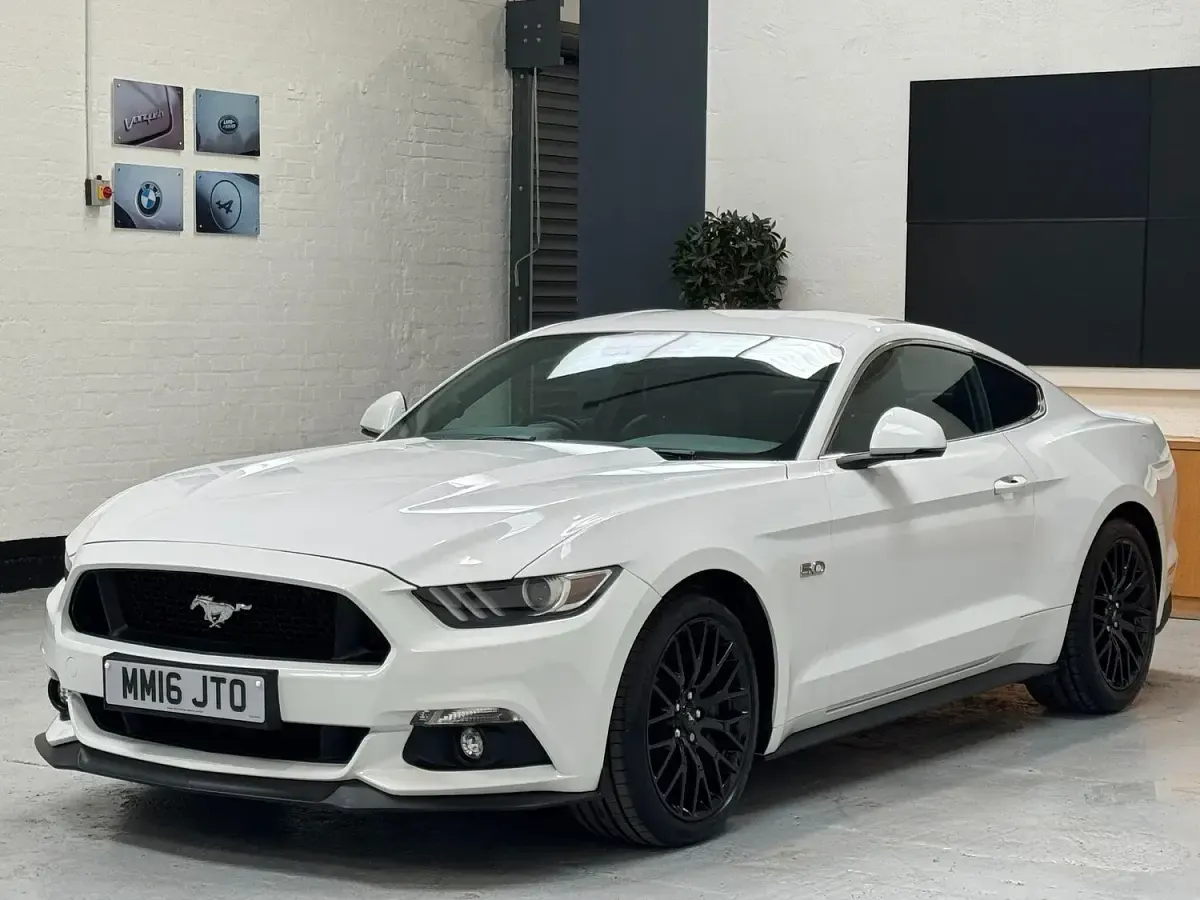 Used Ford Mustang GT Fastback 410 HP (301 kW) 2016 White Coupe