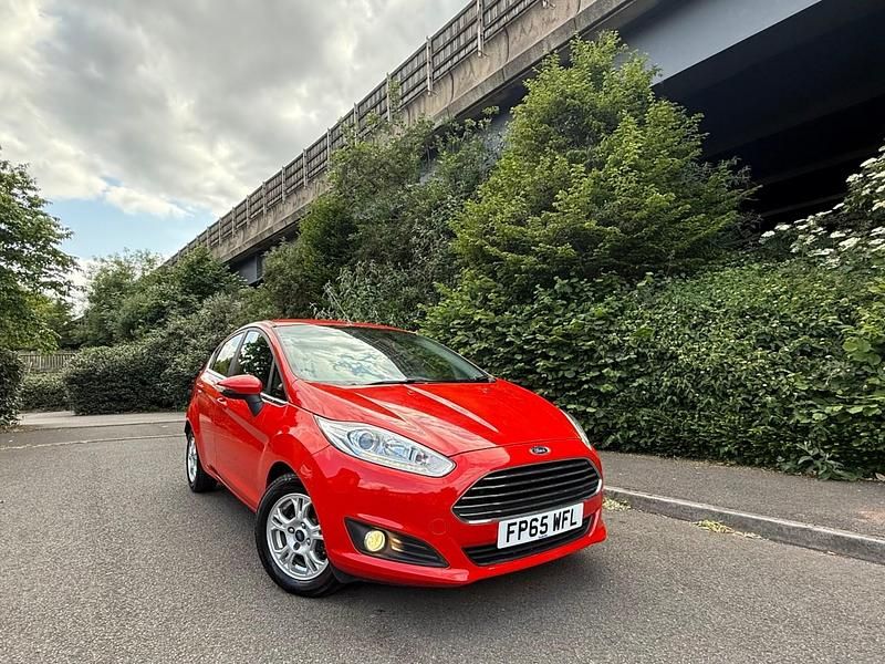 Red Used 2015 Ford Fiesta Titanium Hatchback | £2,795 (Super price) - Image 1/4