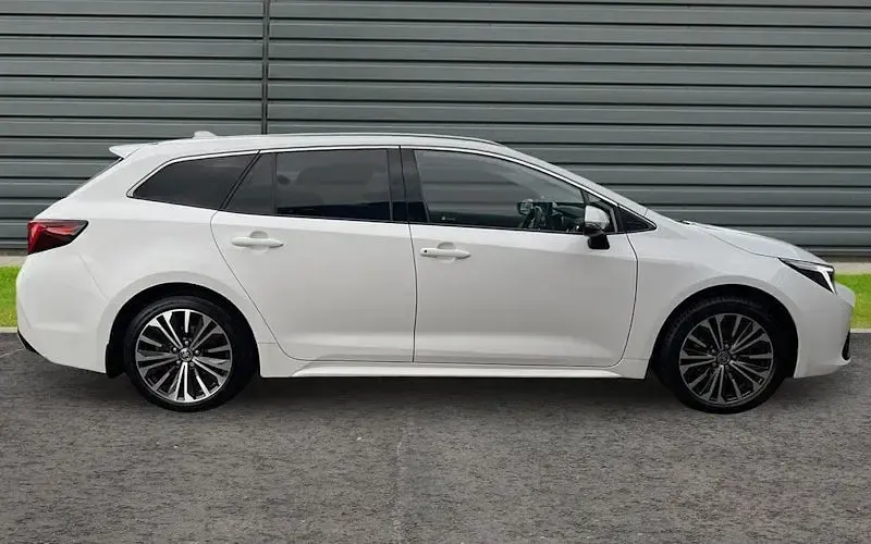 Used Toyota Corolla Design 140 HP (102 kW) 2026 Estate