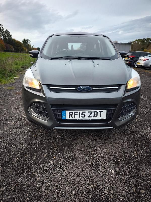 Second-hand Ford Kuga Zetec 150 CP (110 kW) 2015 Gri SUV