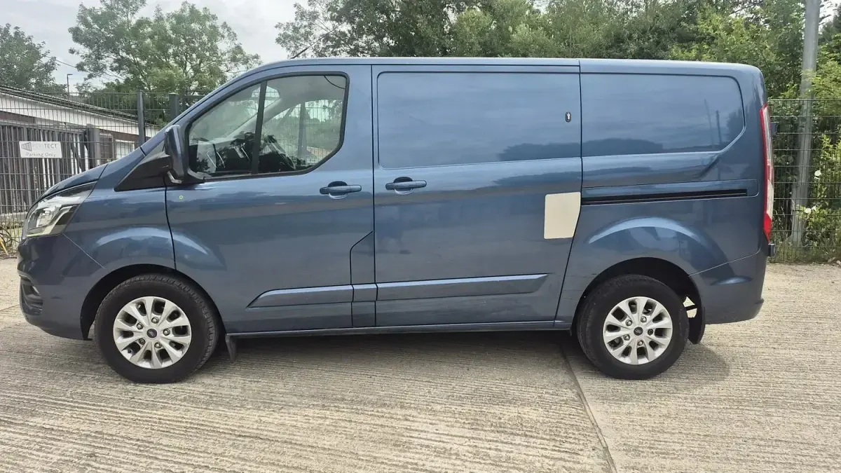 Used Ford Transit Custom Limited 130 HP (95 kW) 2021 Blue Van