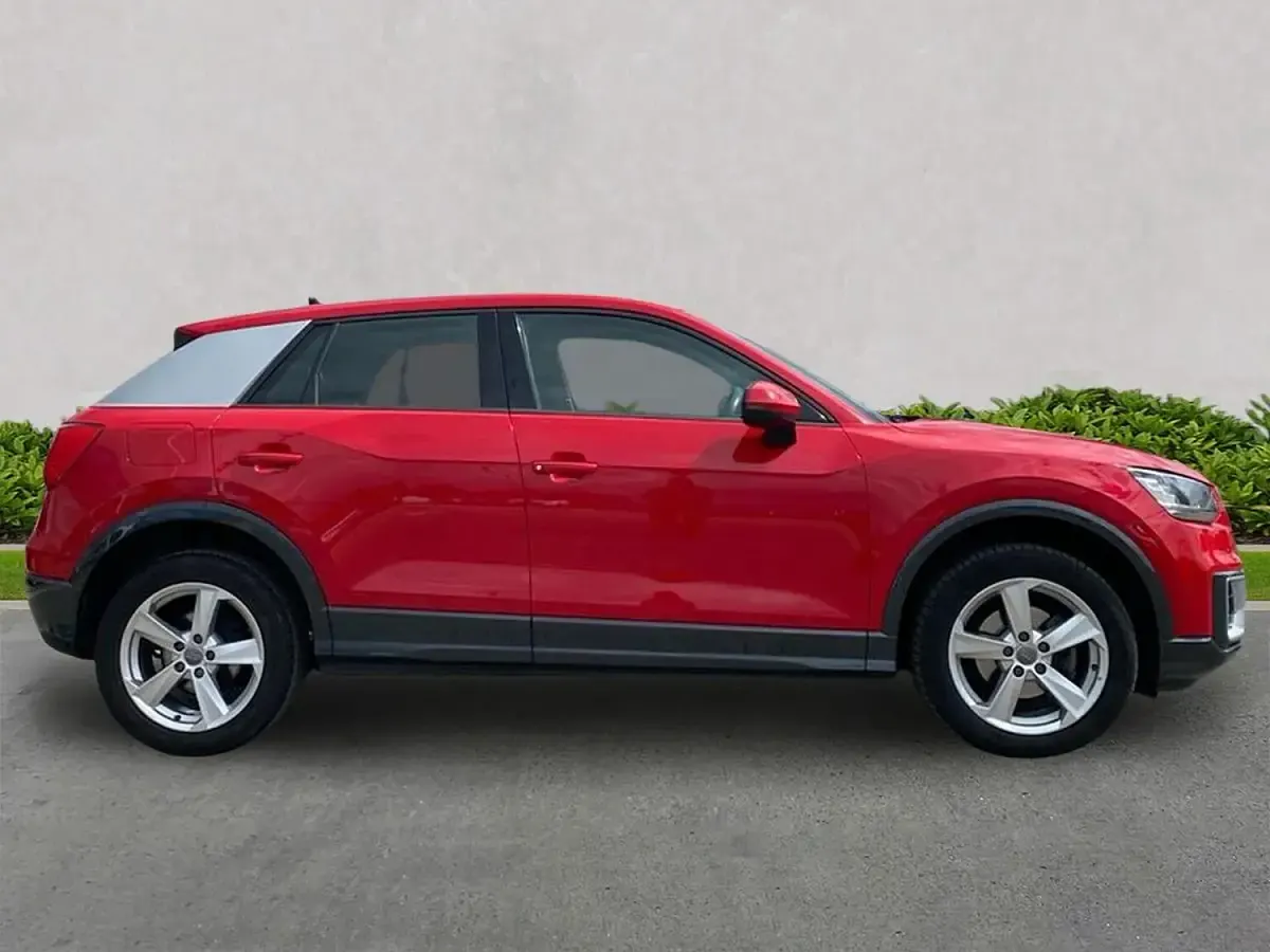 Begagnad Audi Q2 Sport 116 HK (85 kW) 2019 Röd SUV