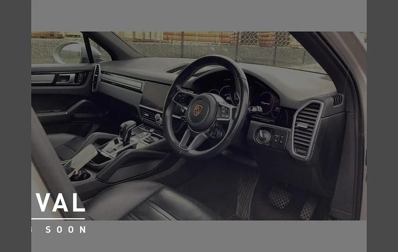 Usado Porsche Cayenne Platinum Edition 456 HP (335 kW) 2022 Cinzento SUV
