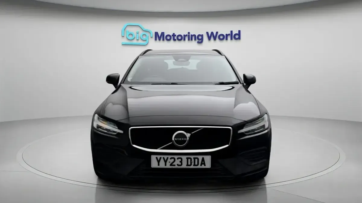Used Volvo V60 Core 163 HP (119 kW) 2022 Black Estate