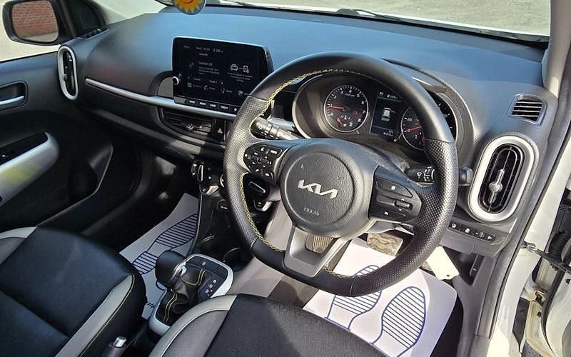 Used Kia Picanto X-Line 67 HP (49 kW) 2022 White Hatchback