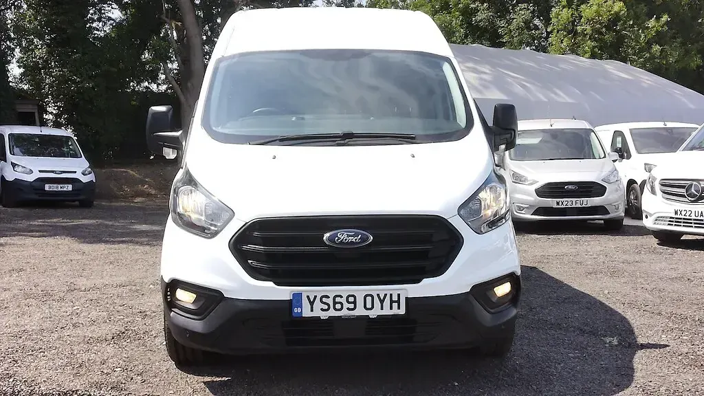 Used Ford Transit Custom S 105 HP (77 kW) 2020 White Van