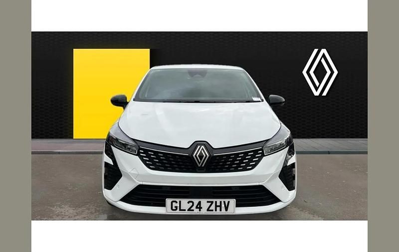 Used Renault Clio V Techno 145 HP (106 kW) 2024 White Hatchback