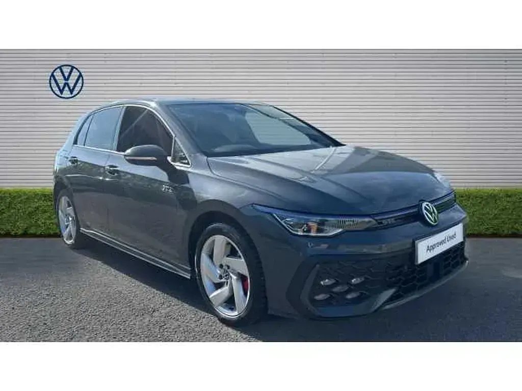 Second-hand VW Golf VIII GTE 272 CP (200 kW) 2025 Hatchback