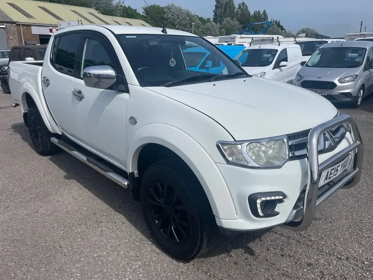 Used Mitsubishi L200 176 HP (129 kW) 2015 White Pickup