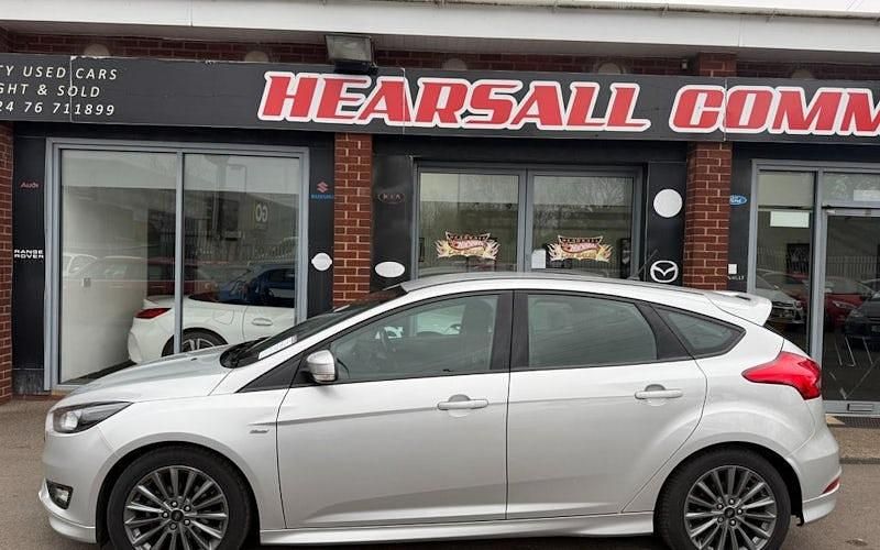 Used Ford Focus ST-Line 140 HP (102 kW) 2017 Silver Hatchback