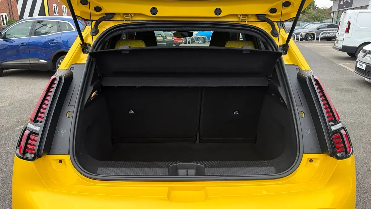 Used Renault R5 Iconic 110 kW (150 HP) 2025 Yellow/black Hatchback