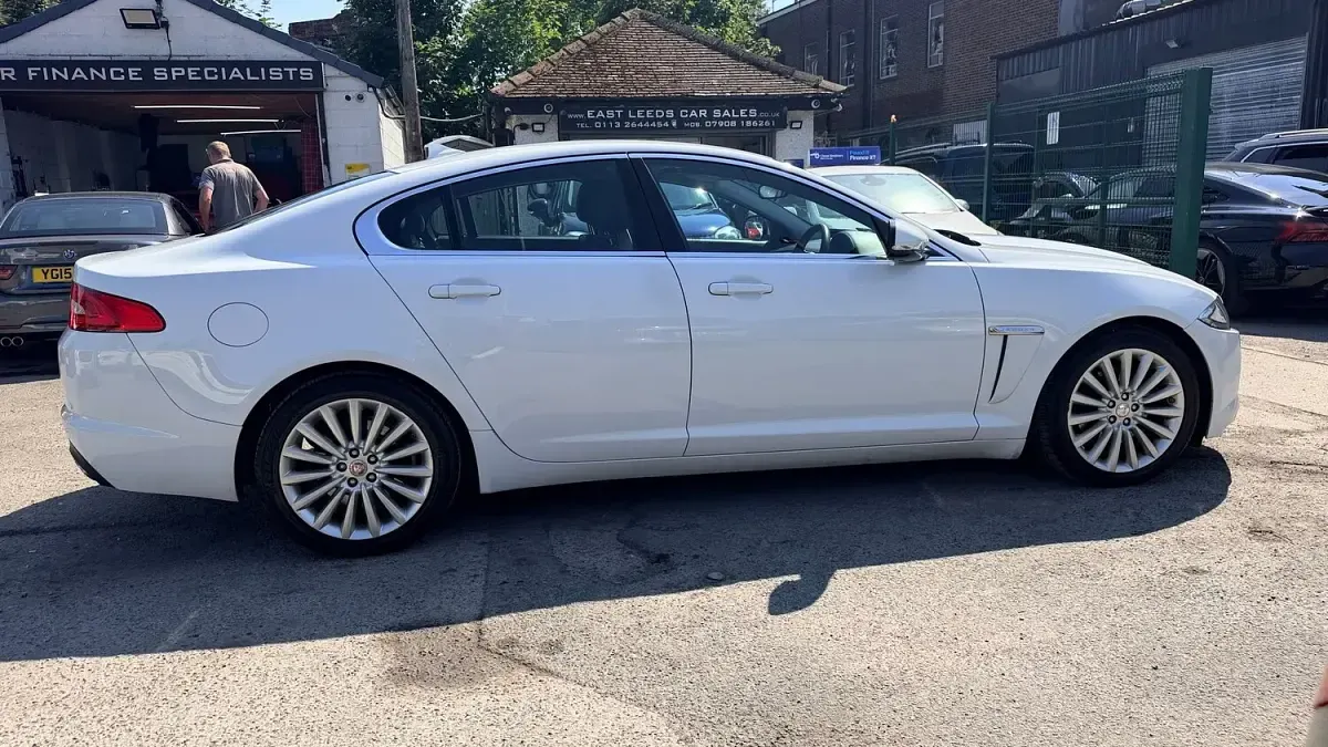 Used Jaguar XF Luxury 200 HP (147 kW) 2015 White Sedan