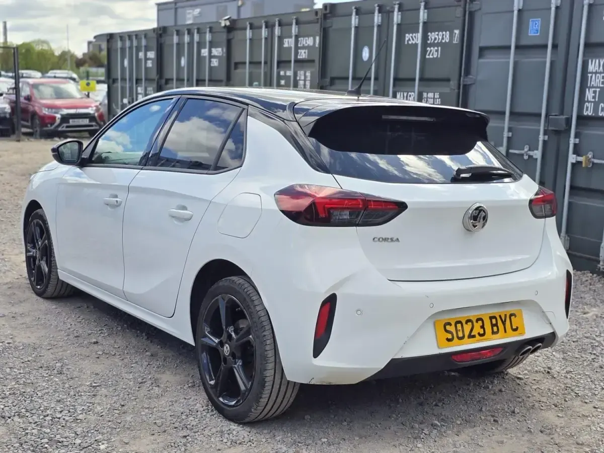 Używany Vauxhall Corsa S 130 KM (95 kW) 2023 Biały Hatchback