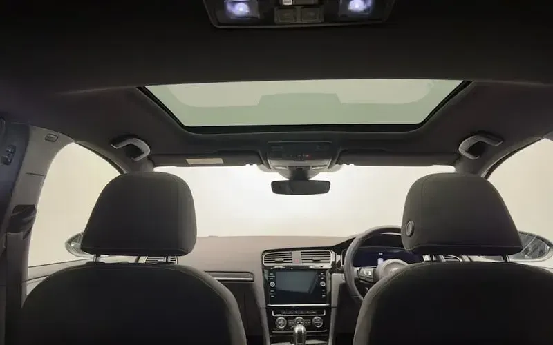 Usado VW Golf VII R 300 HP (220 kW) 2019 Cinzento Citadino