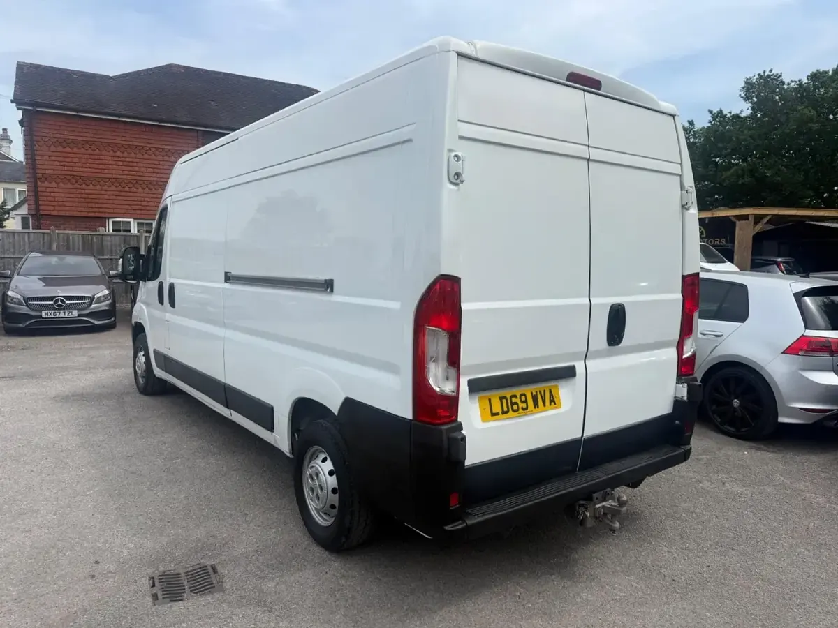 Used Citroën Relay 140 HP (102 kW) 2019 White Van