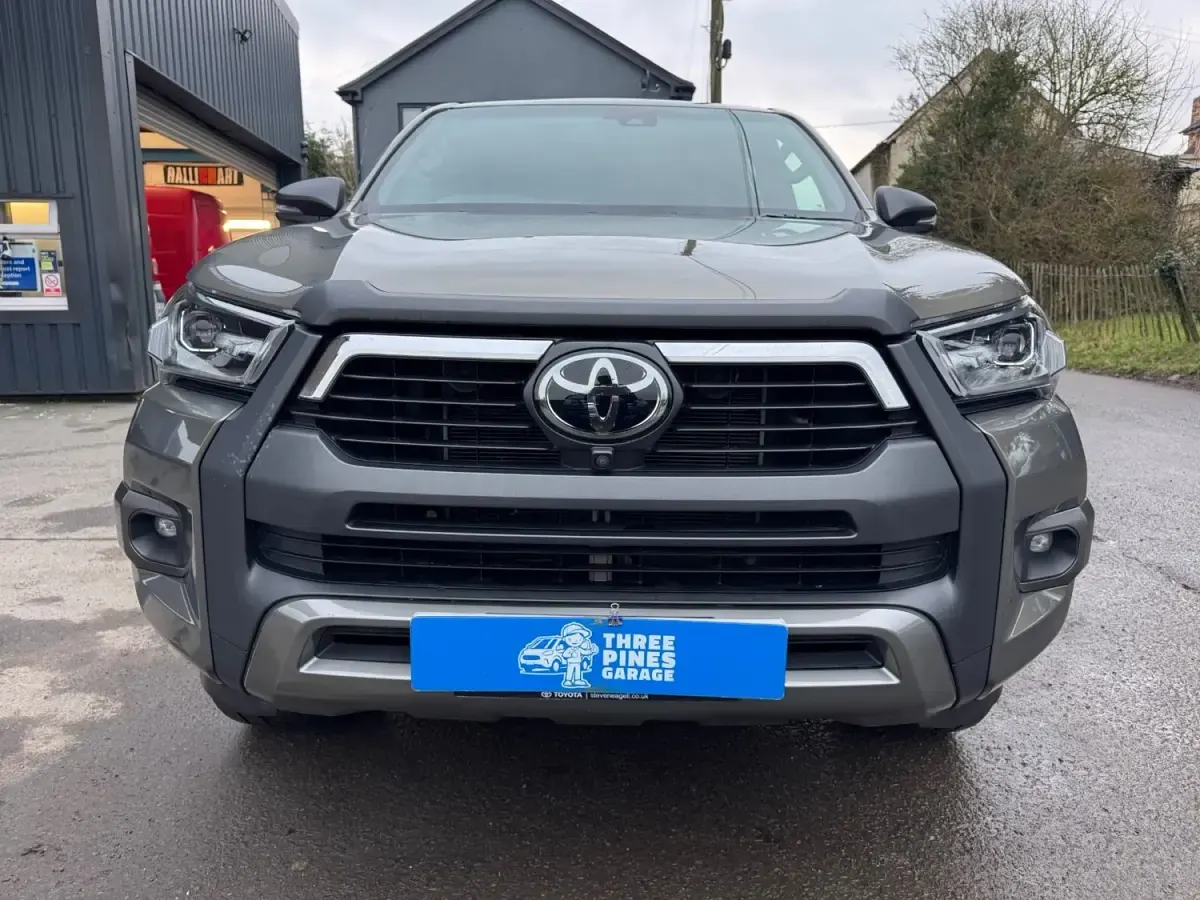 Begagnad Toyota HiLux 2022 Brun Pickup