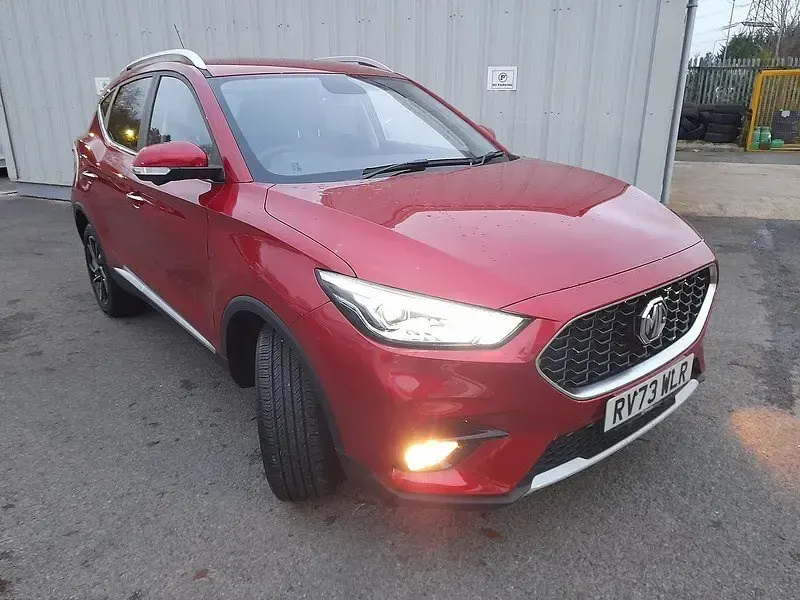 Używany MG ZS Exclusive 111 KM (81 kW) 2024 Czerwony SUV