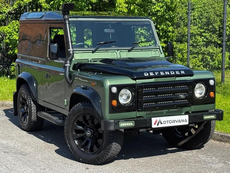 Used Land Rover Defender 120 HP (88 kW) 2005 Green Hatchback