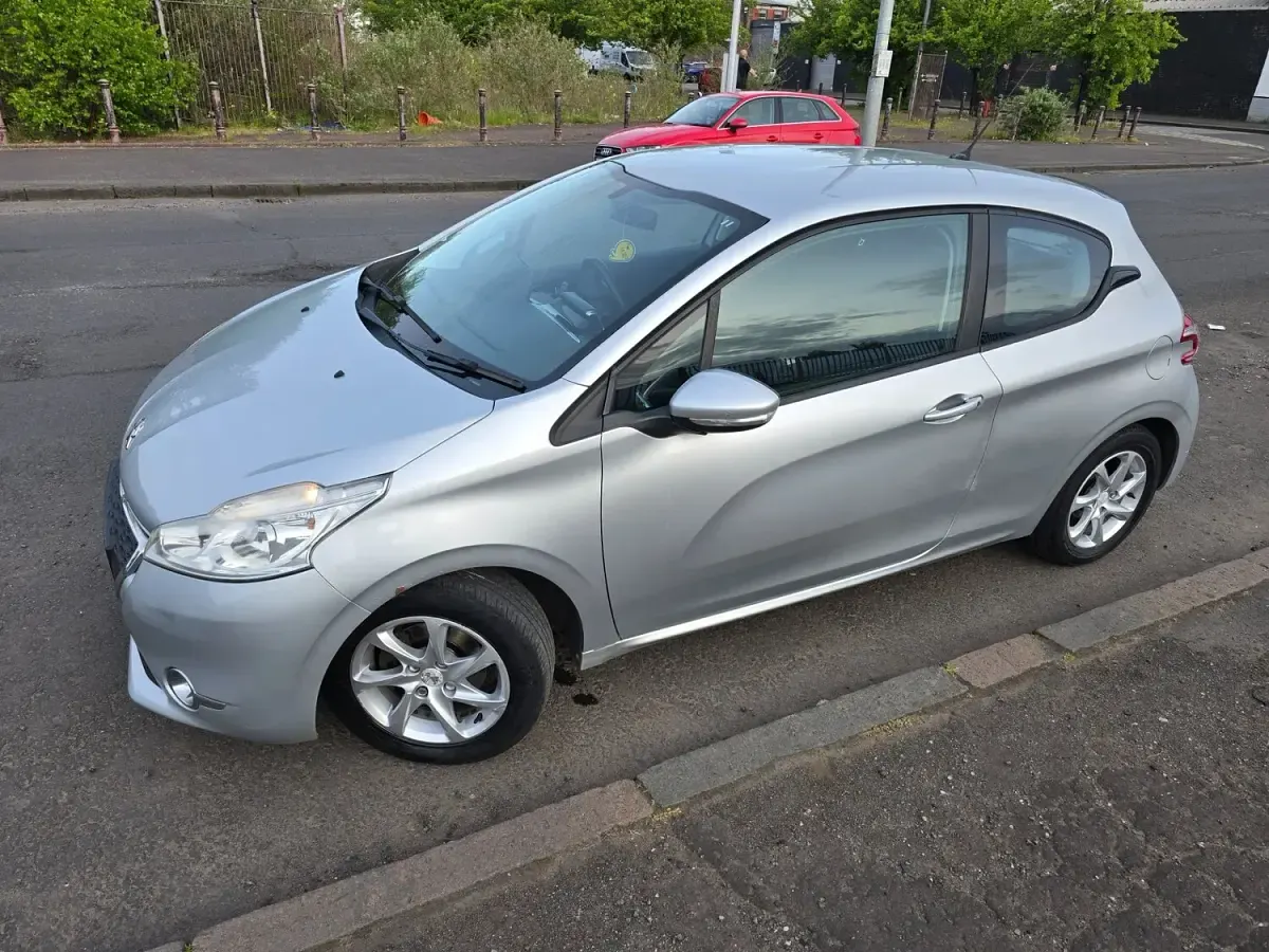 Used Peugeot 208 Active 82 HP (60 kW) 2013 Silver Hatchback