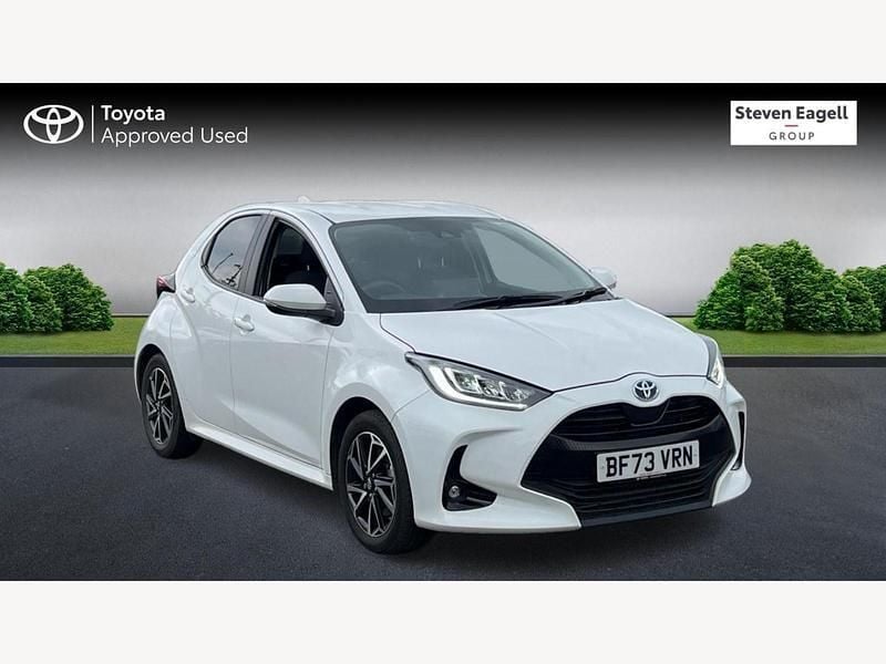 White Used 2023 Toyota Yaris Hybrid Design Hatchback | £18,249 (Fair price) - Image 1/3
