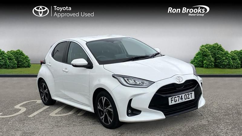 Used Toyota Yaris Hybrid Design 2024 White Hatchback