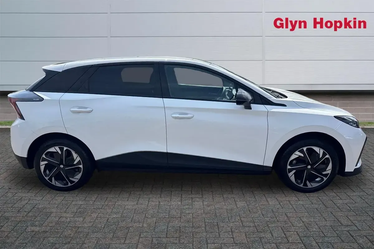 Used MG MG4 EV Trophy 2023 White Hatchback