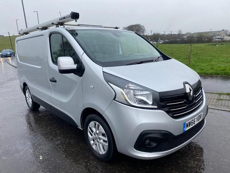 Silver Used 2016 Renault Trafic MPV | £9,999 (Fair price) - Image 1/3