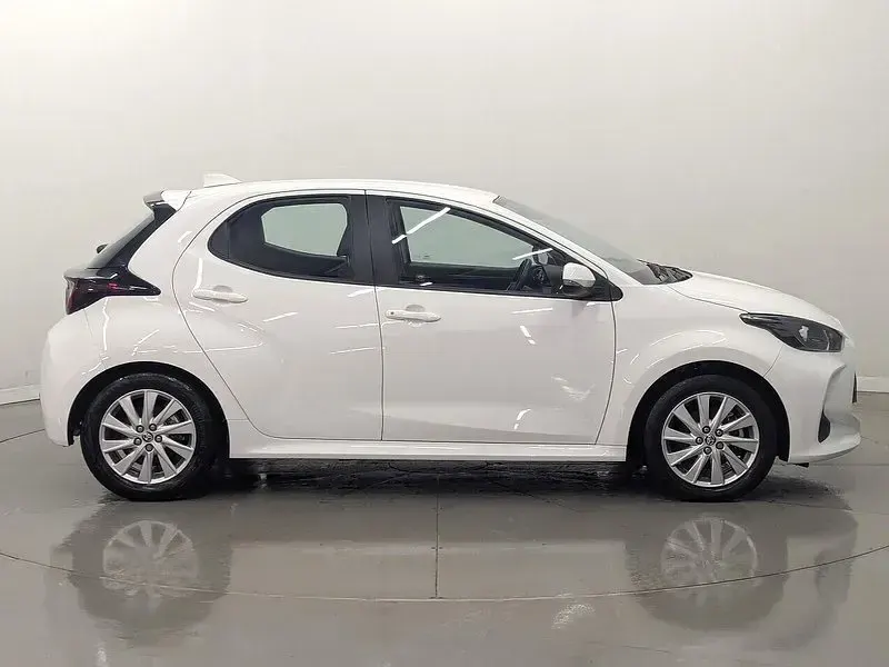 Used Toyota Yaris 116 HP (85 kW) 2022 White Hatchback